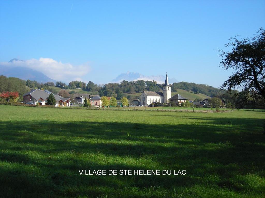 Gite Les Platanes Sainte-Helene-du-Lac Exteriér fotografie