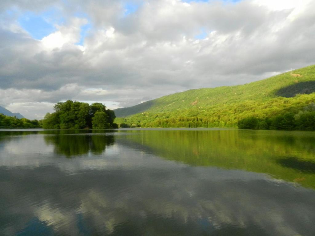 Gite Les Platanes Sainte-Helene-du-Lac Exteriér fotografie